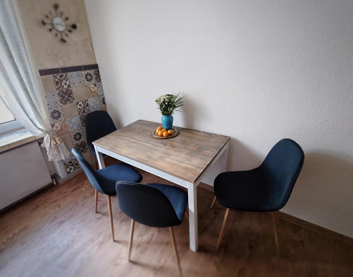 Flat In Neo Country Style Aus Gruenderzeit Bis 6 Person Apartment Leipzig Luaran gambar