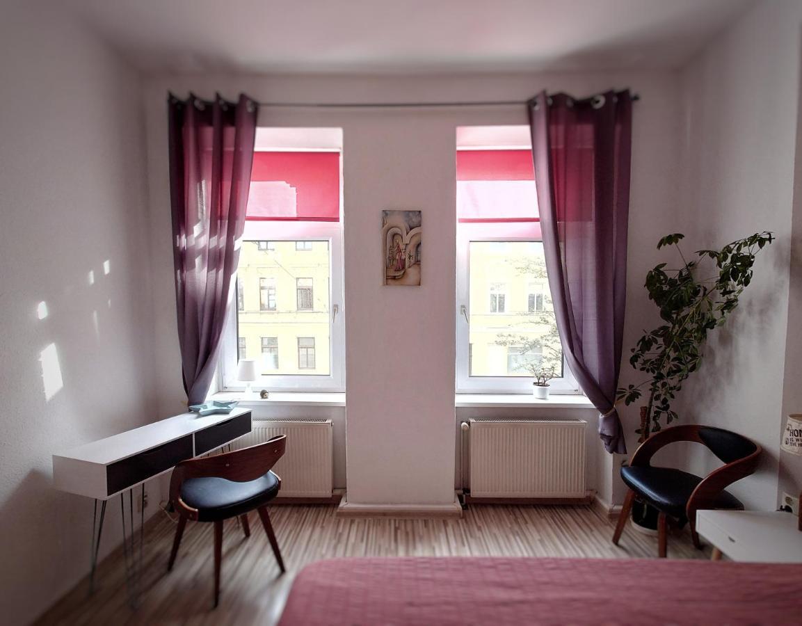 Flat In Neo Country Style Aus Gruenderzeit Bis 6 Person Apartment Leipzig Luaran gambar