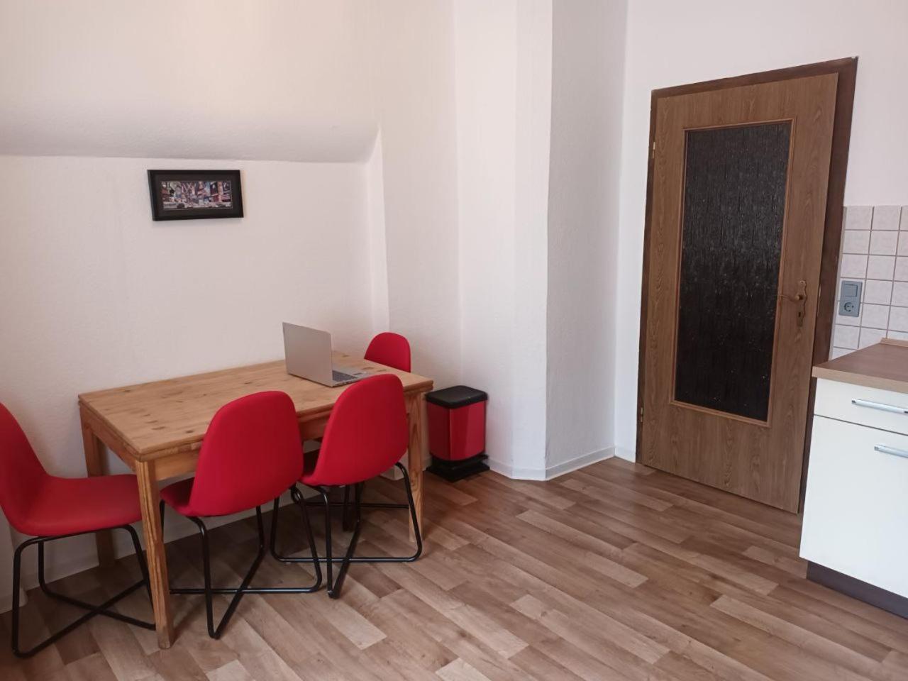 Flat In Neo Country Style Aus Gruenderzeit Bis 6 Person Apartment Leipzig Luaran gambar